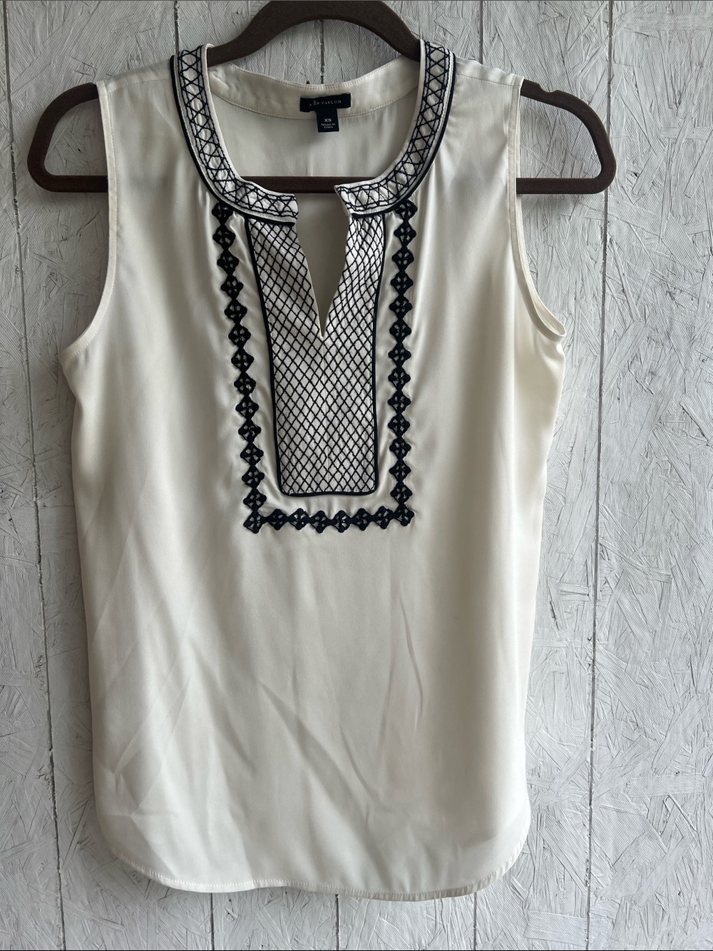 Ann Taylor Embroidered top, size XS